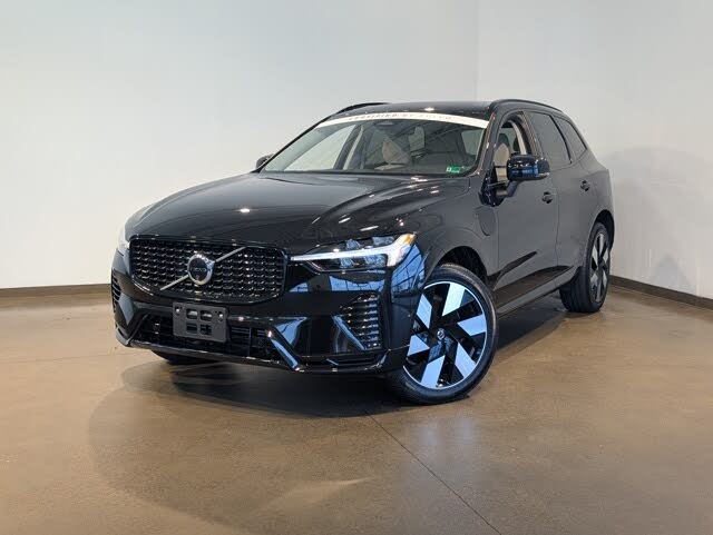 2024 Volvo XC60 Recharge T8 Plus Dark Theme eAWD