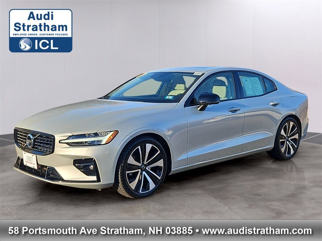 2022 Volvo S60 B5 Momentum AWD