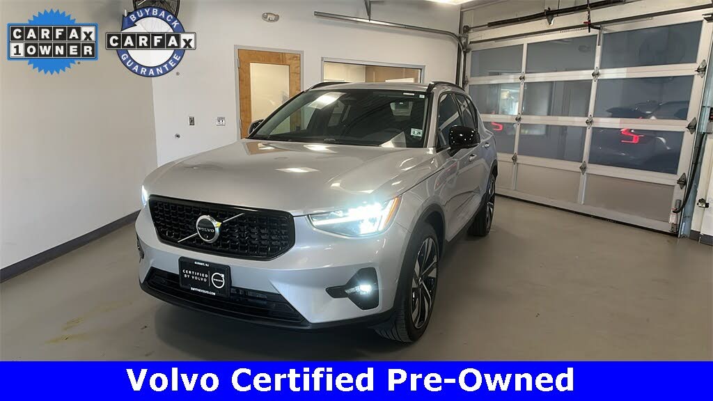 2023 Volvo XC40 B5 Plus Dark Theme AWD