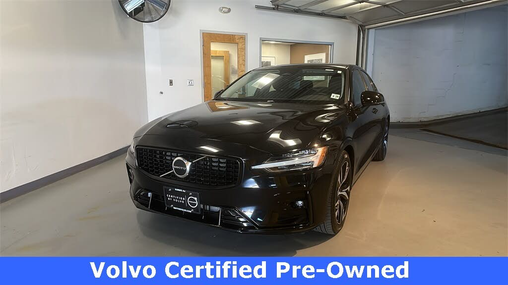 2024 Volvo S60 B5 Core Dark Theme AWD