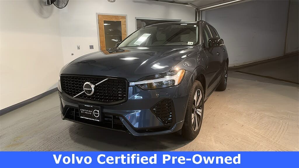 2024 Volvo XC60 Recharge T8 Plus Dark Theme eAWD
