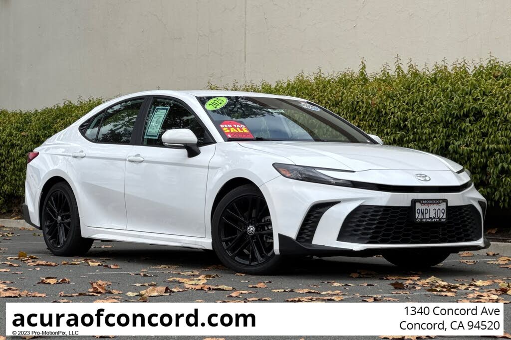 2025 Toyota Camry SE FWD