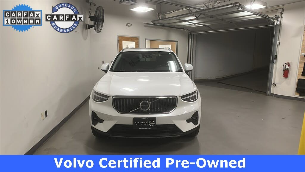 2025 Volvo XC40 B5 Plus Bright Theme AWD