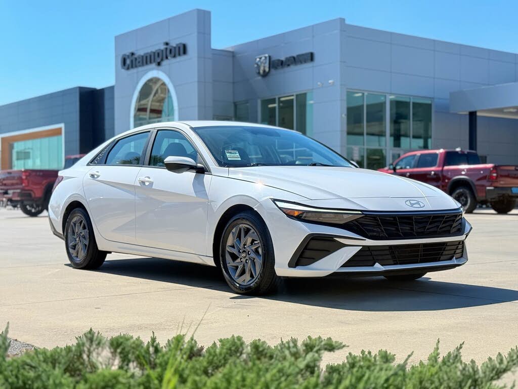 2024 Hyundai Elantra SEL FWD