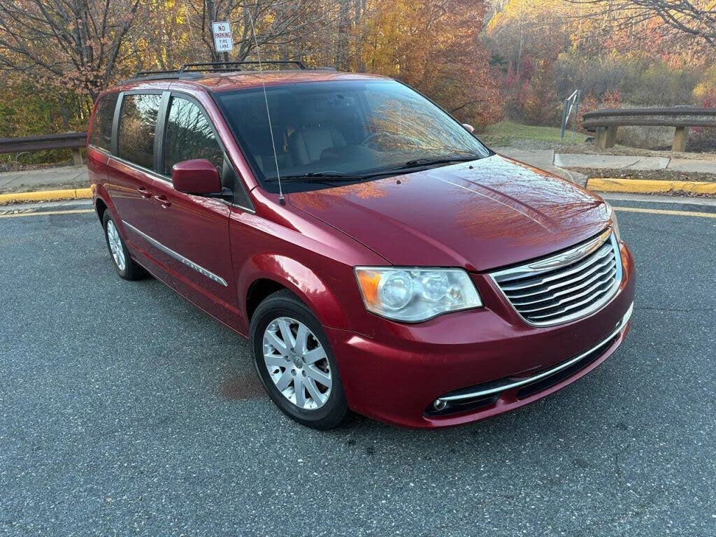 2014 Chrysler Town & Country Touring FWD