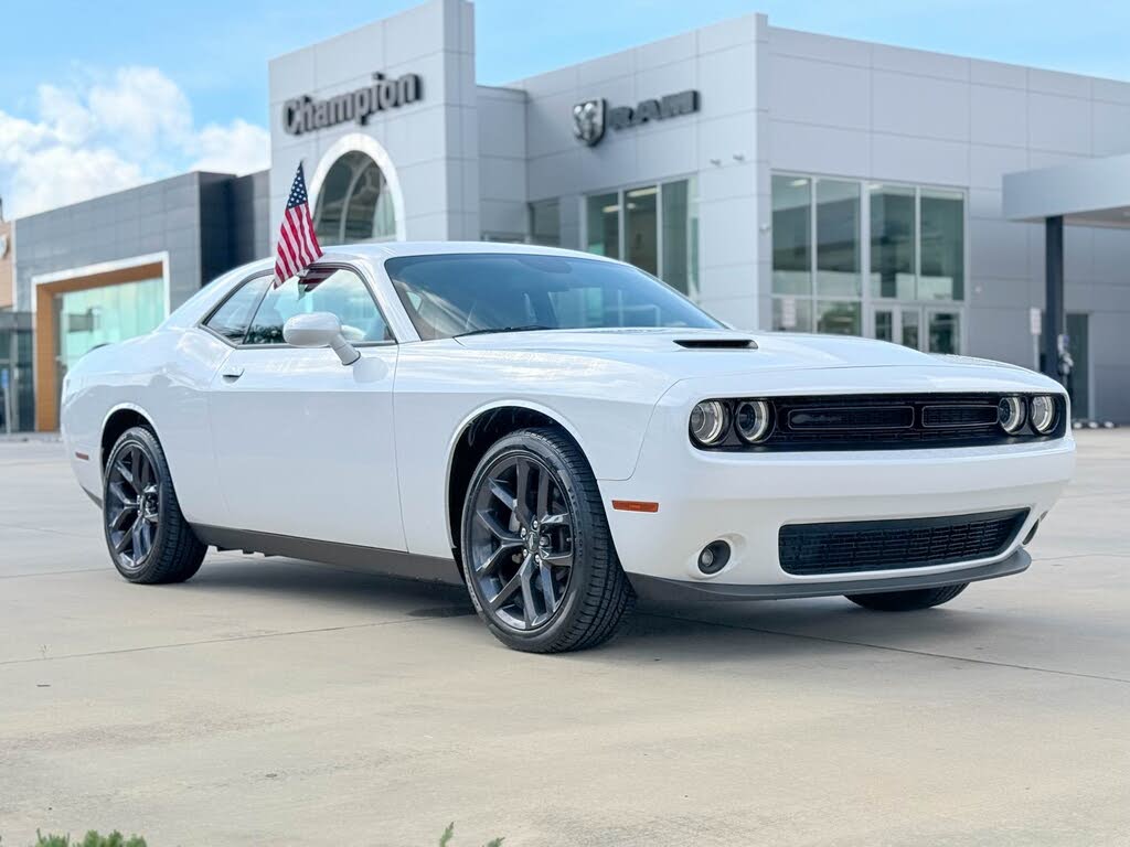 2022 Dodge Challenger SXT RWD