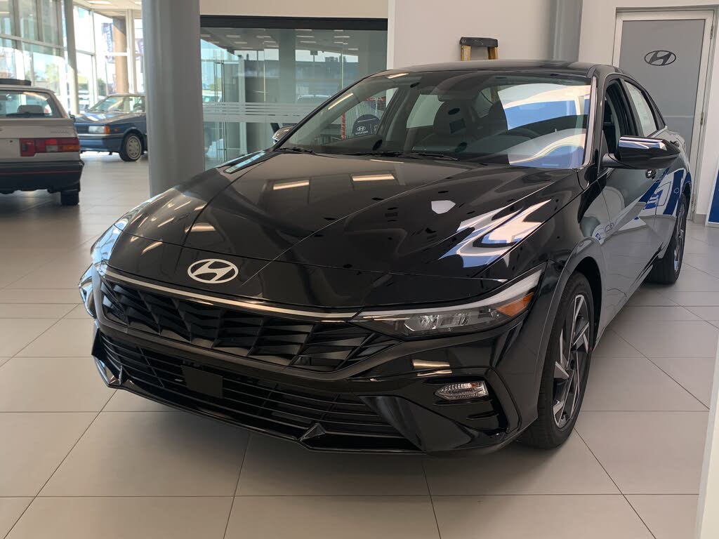 Hyundai Elantra Hybrid Luxury FWD 2025