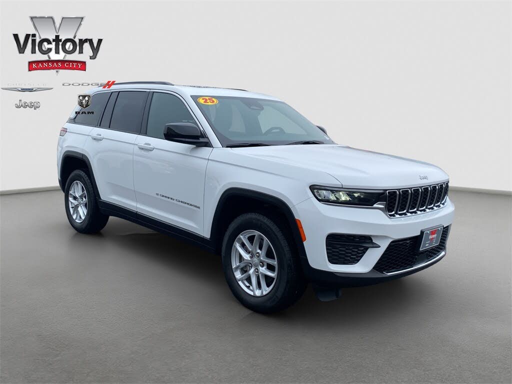 2025 Jeep Grand Cherokee Laredo RWD