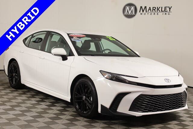 2025 Toyota Camry SE FWD