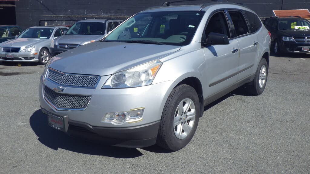 2011 Chevrolet Traverse LS FWD