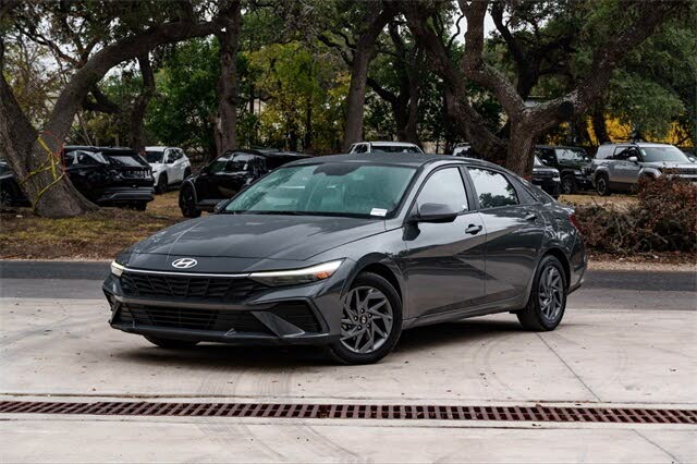 2024 Hyundai Elantra SEL FWD