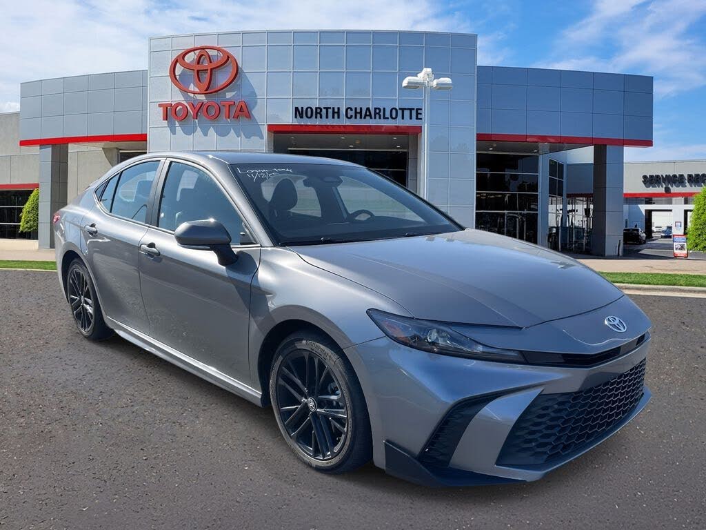 2025 Toyota Camry SE FWD
