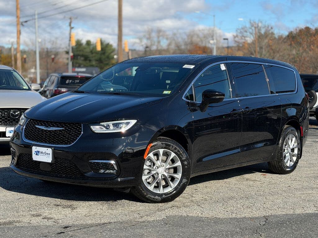 2026 Chrysler Pacifica Select AWD