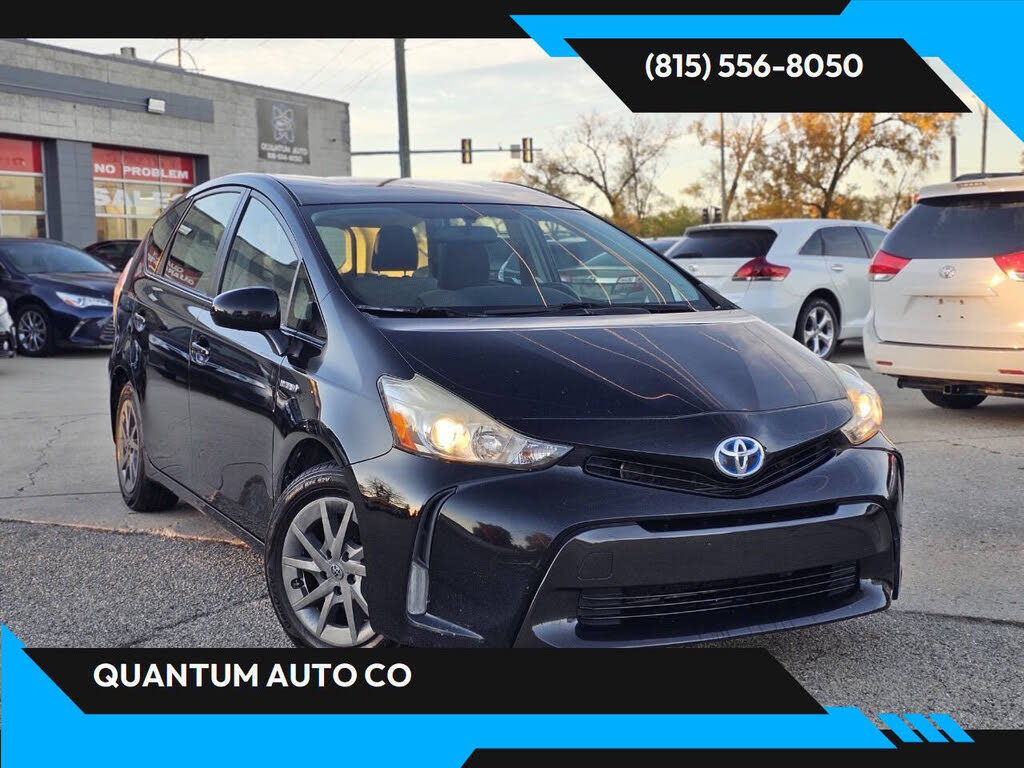 2017 Toyota Prius v Three FWD