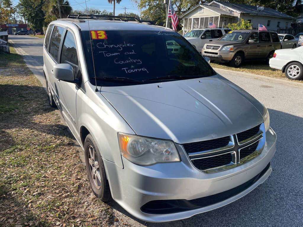 2012 Chrysler Town & Country Touring FWD