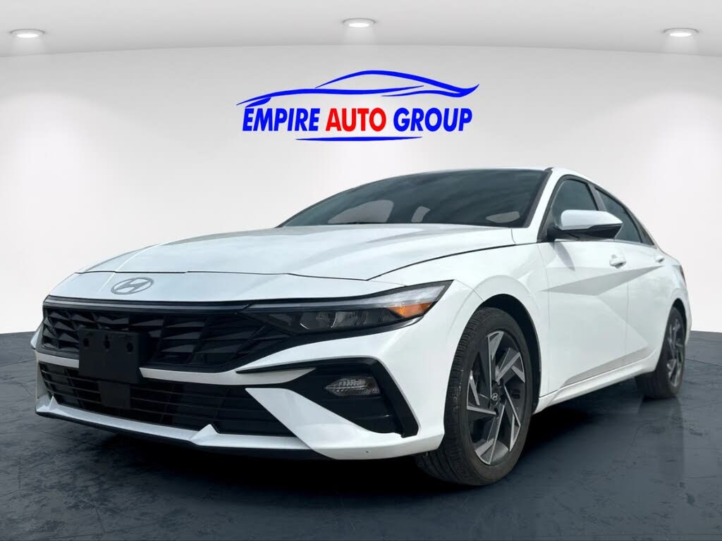 2025 Hyundai Elantra Luxury FWD