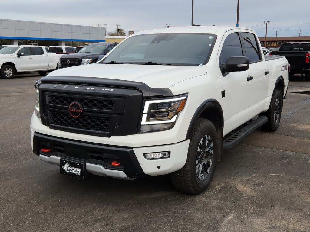 2024 Nissan Titan PRO-4X Crew Cab 4WD