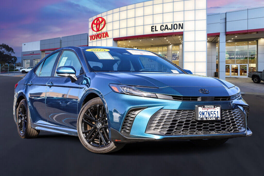 2025 Toyota Camry SE FWD