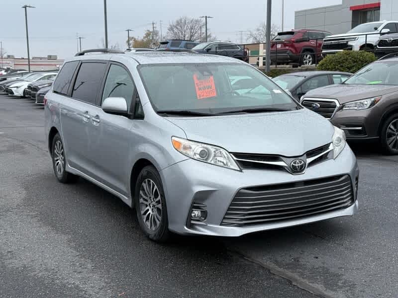 2019 Toyota Sienna XLE 7-Passenger FWD with Auto-Access Seat