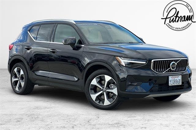 2025 Volvo XC40 B5 Plus Bright Theme AWD