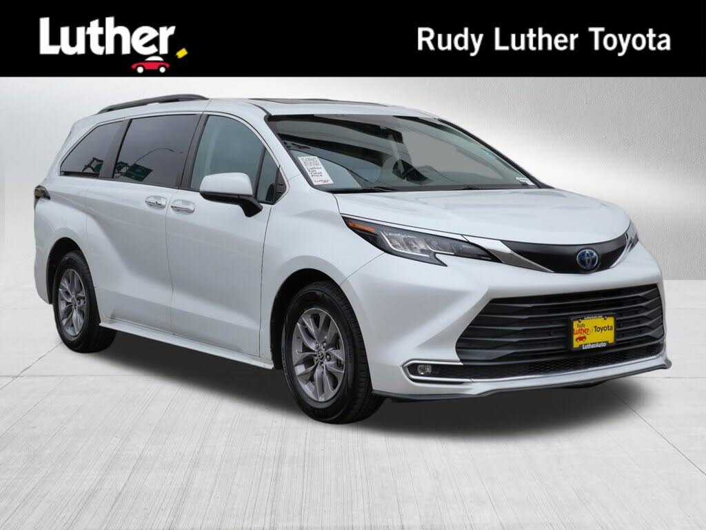 2023 Toyota Sienna XLE 7-Passenger FWD