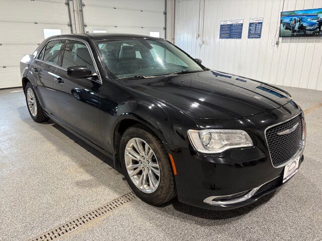 2017 Chrysler 300 Limited RWD