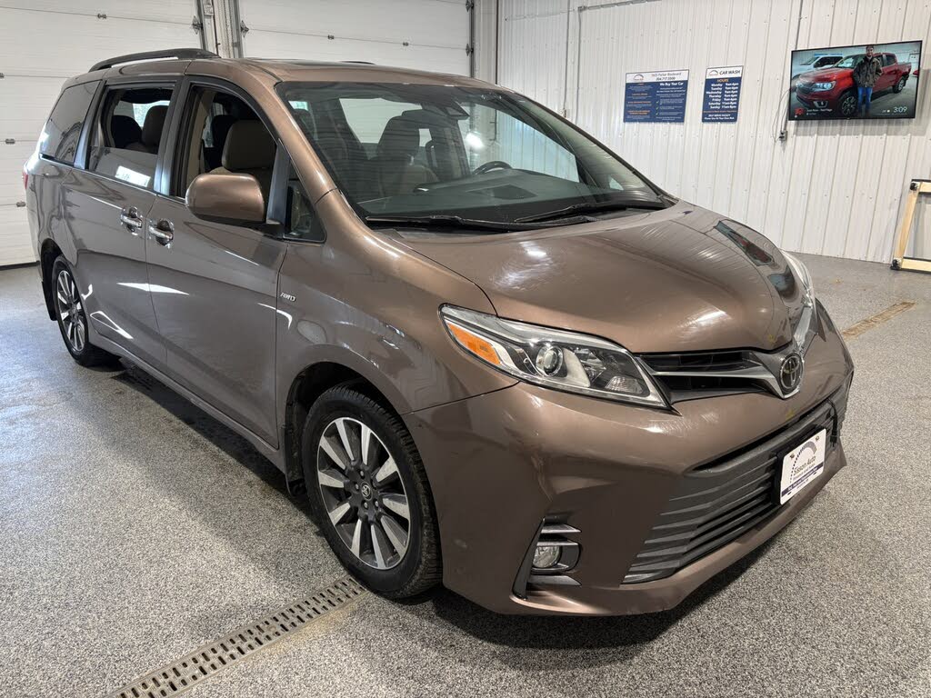 2019 Toyota Sienna XLE 7-Passenger AWD