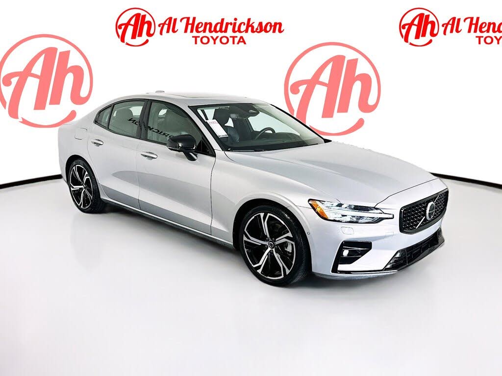 2024 Volvo S60 B5 Plus Dark Theme FWD