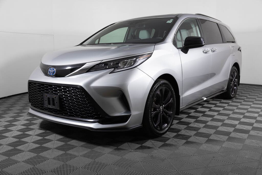 2022 Toyota Sienna XSE 7-Passenger FWD