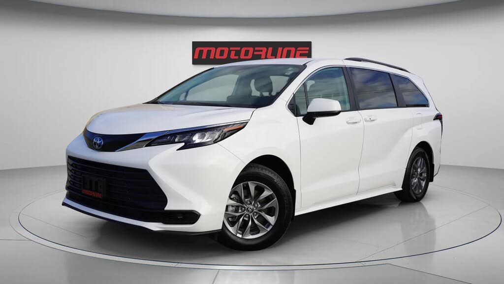 2024 Toyota Sienna LE 8-Passenger AWD