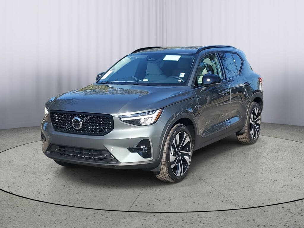 2026 Volvo XC40 B4 Plus FWD
