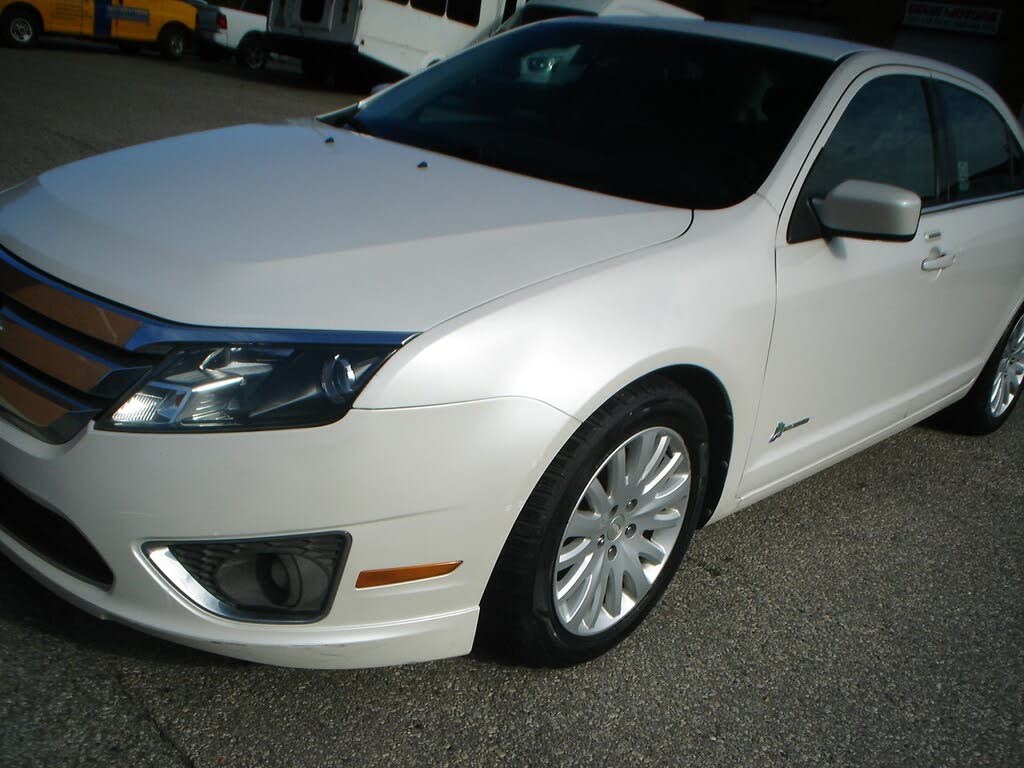 Ford Fusion Hybrid FWD 2011