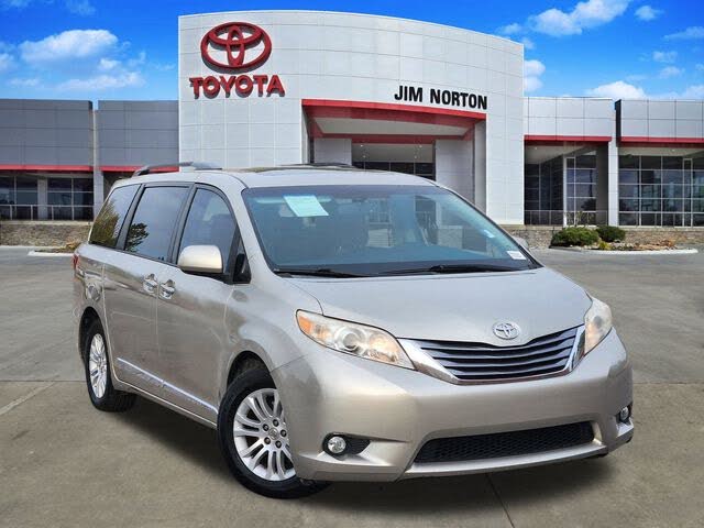 2015 Toyota Sienna XLE 7-Passenger Auto Access Seat