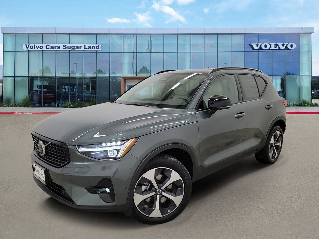 2026 Volvo XC40 B5 Plus AWD