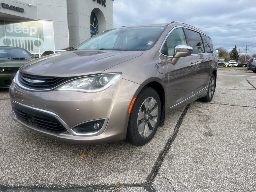 2018 Chrysler Pacifica Hybrid Limited FWD
