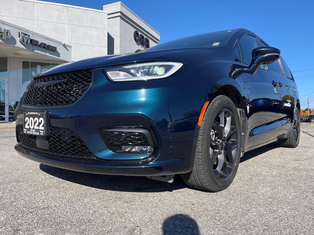 Chrysler Pacifica Limited FWD 2022