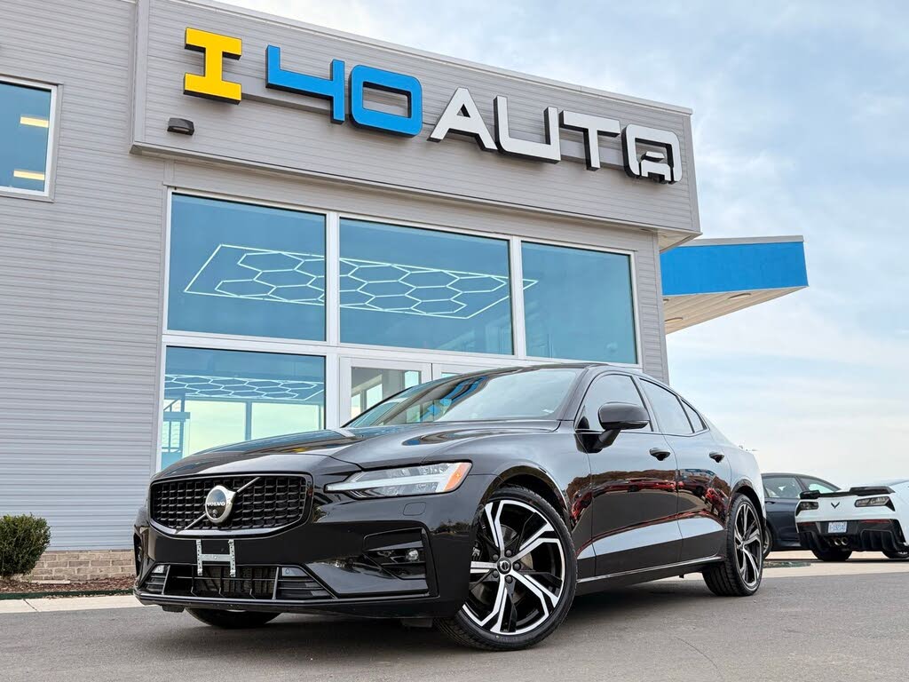 2024 Volvo S60 B5 Plus Dark Theme FWD