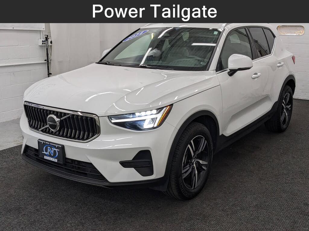 2024 Volvo XC40 B5 Core Bright Theme AWD