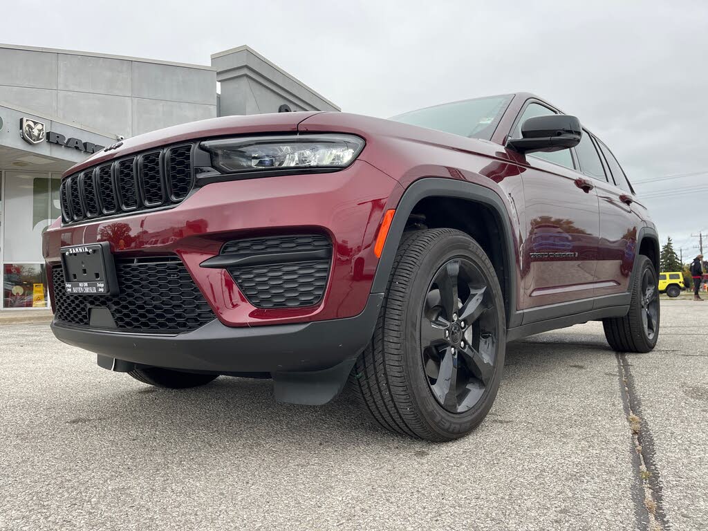 2025 Jeep Grand Cherokee Laredo 4WD