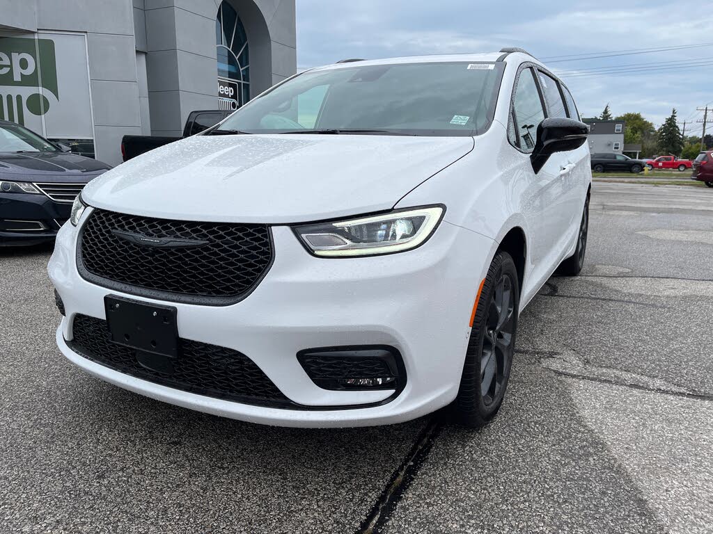 2026 Chrysler Pacifica Limited AWD