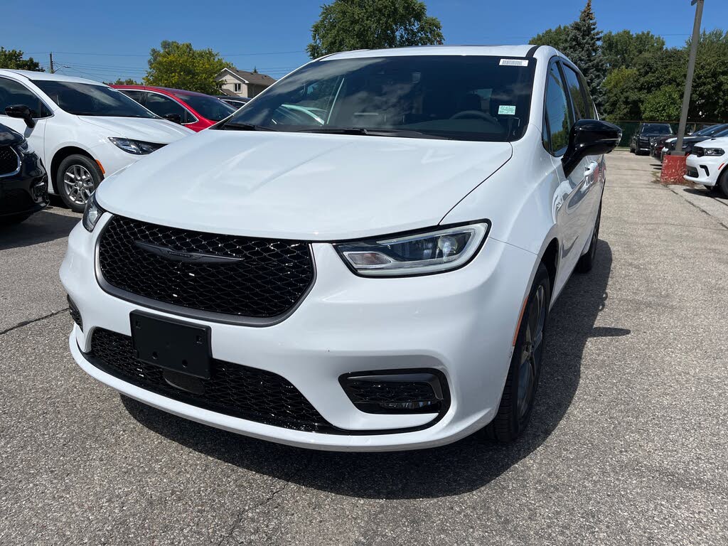 2026 Chrysler Pacifica Select AWD