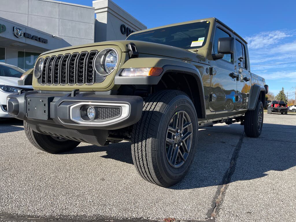 2026 Jeep Gladiator Sport S Crew Cab 4WD