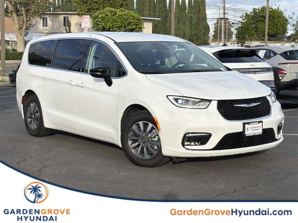 2024 Chrysler Pacifica Hybrid Select FWD