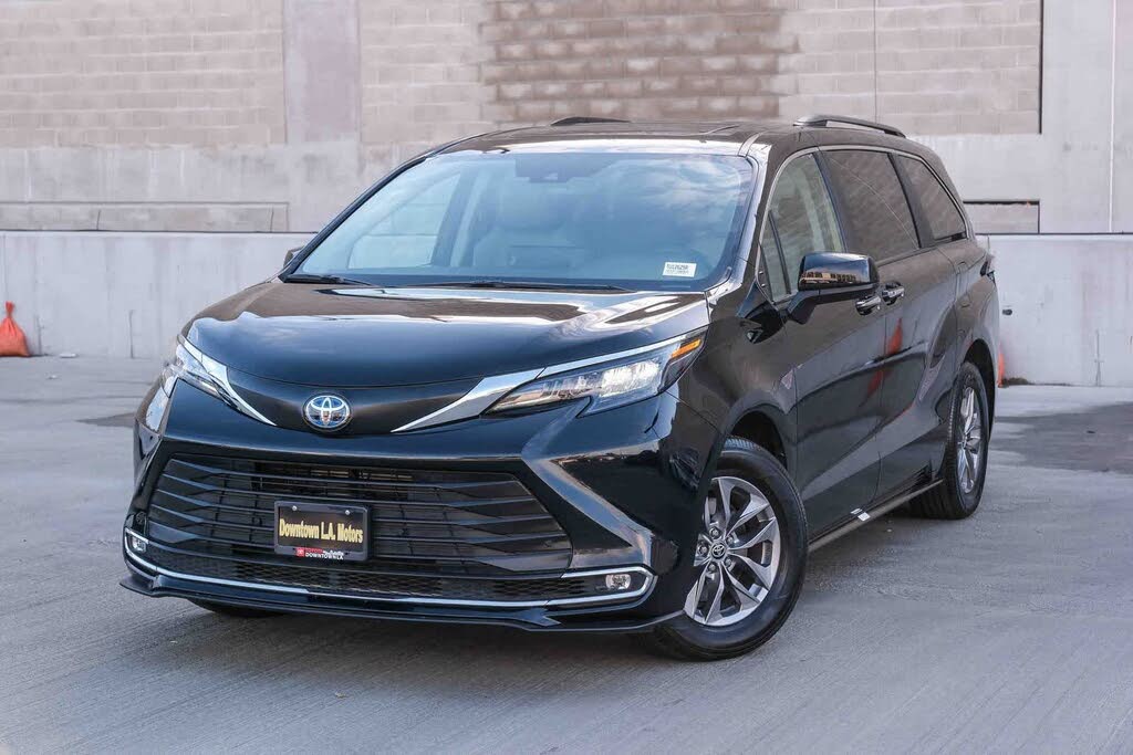 2024 Toyota Sienna XLE 7-Passenger FWD