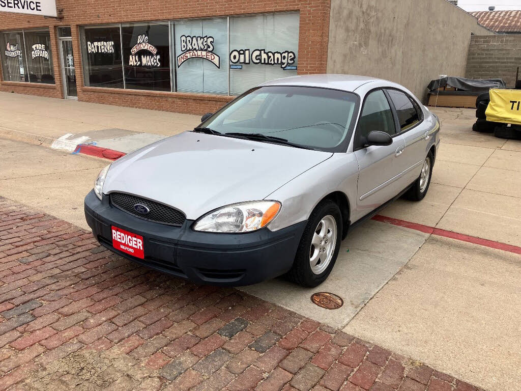 2004 Ford Taurus SE