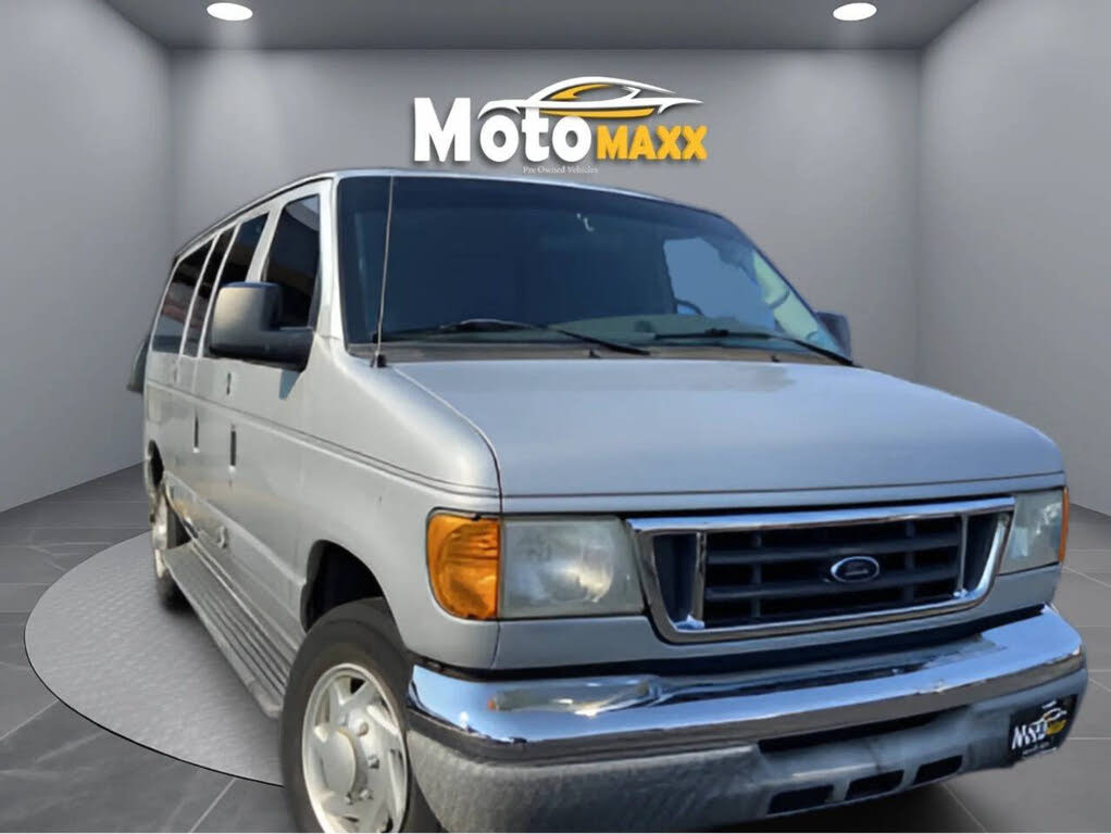 2005 Ford E-Series E-350 Super Duty XLT Passenger Van