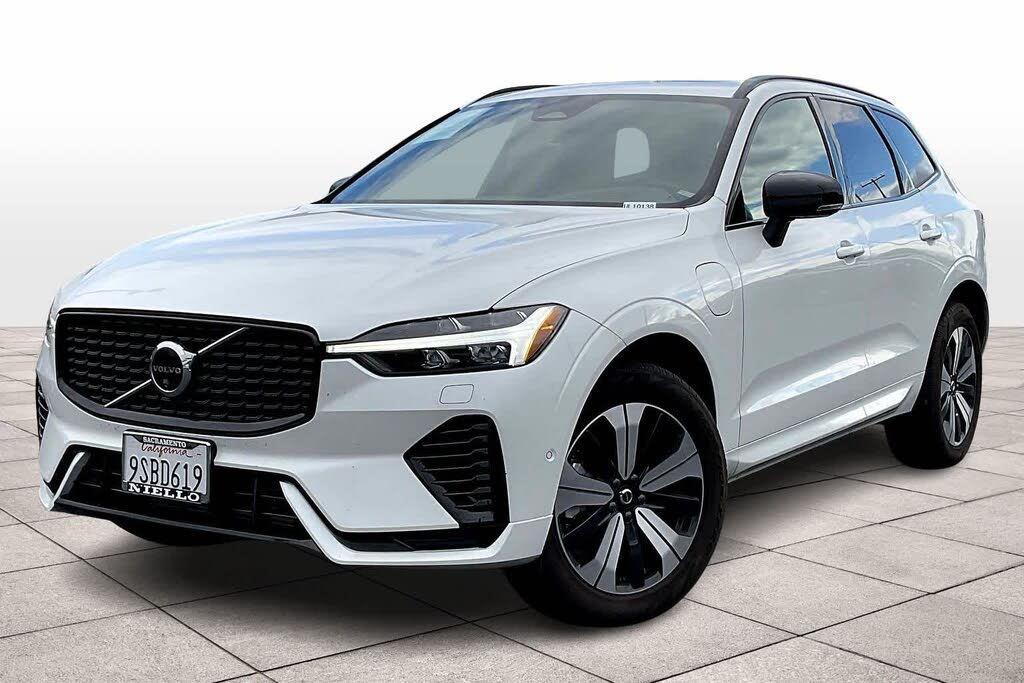 2025 Volvo XC60 Recharge T8 Plus Dark Theme eAWD