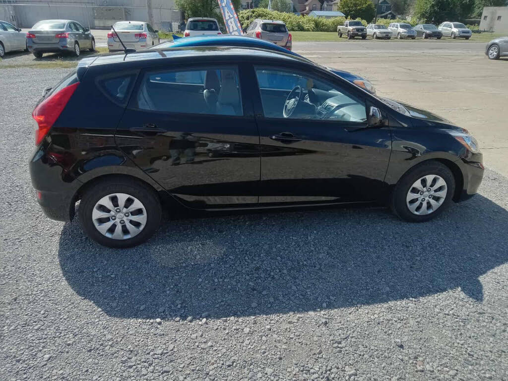 2015 Hyundai Accent GS 4-Door Hatchback FWD