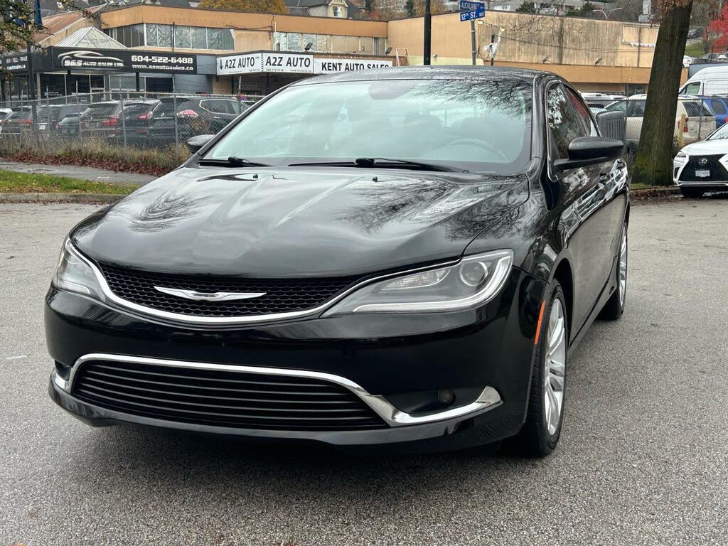 Chrysler 200 Limited Sedan FWD 2015