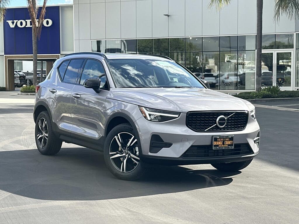 2026 Volvo XC40 B4 Core FWD